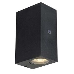 Zwarte buitenwandlamp met twee GU10 fittingen en schemersensor