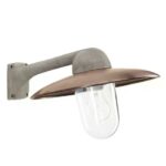 Fabrique buitenwandlamp met ruwe aluminium steun en koperen kap