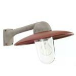 Fabrique buitenwandlamp met ruwe aluminium steun en rode kap