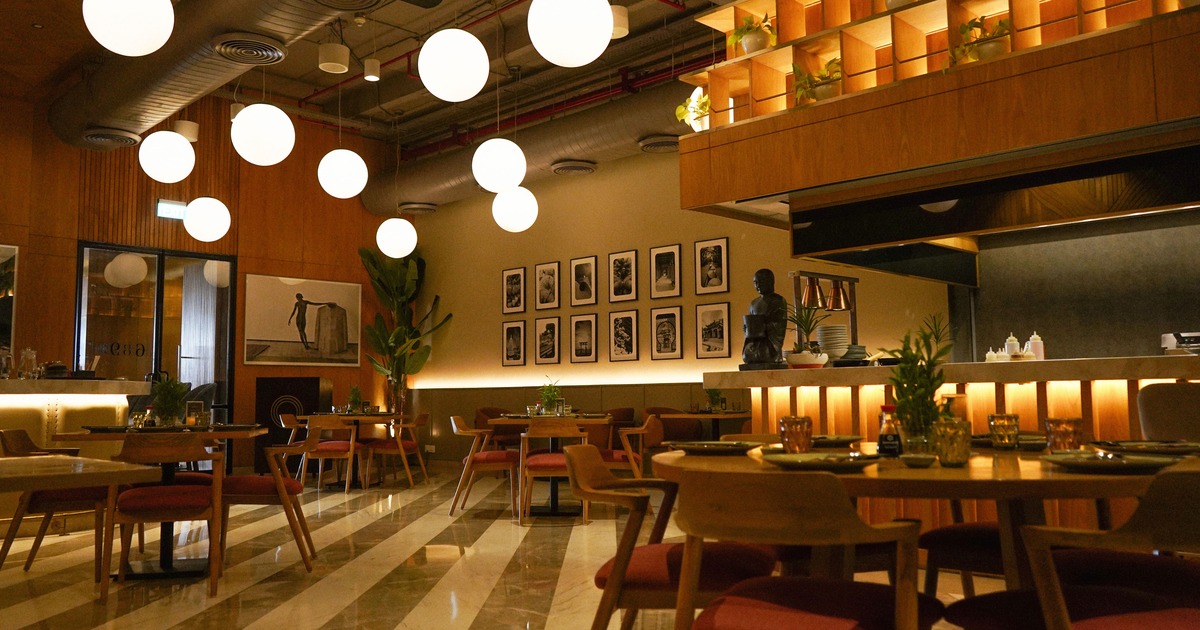 Restaurant met algemene hangverlichting en afzonderlijke accentverlichting