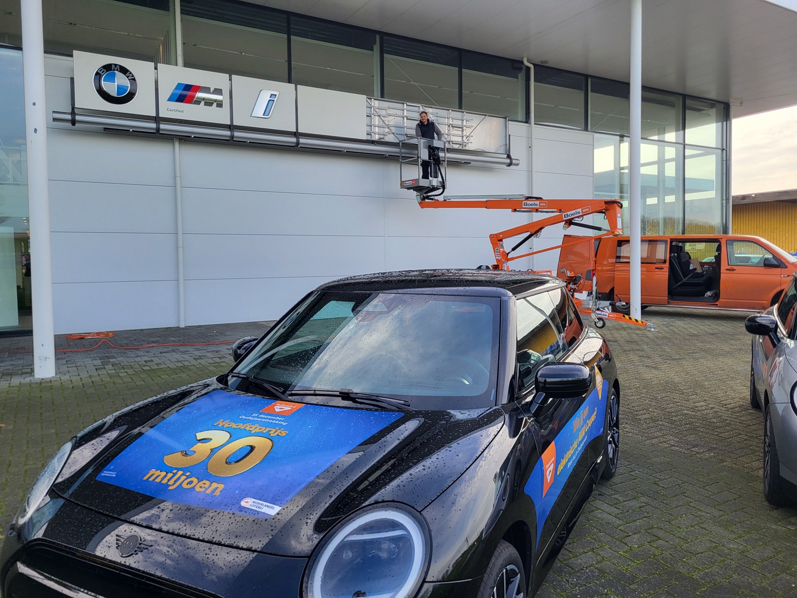 Lak en belijning van een auto in jullie showroomproject