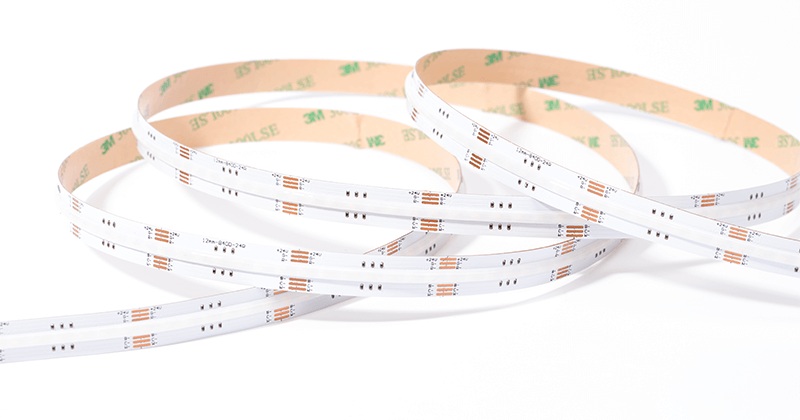 Detail van een RGB+CCT-ledstrip uit het eigen assortiment