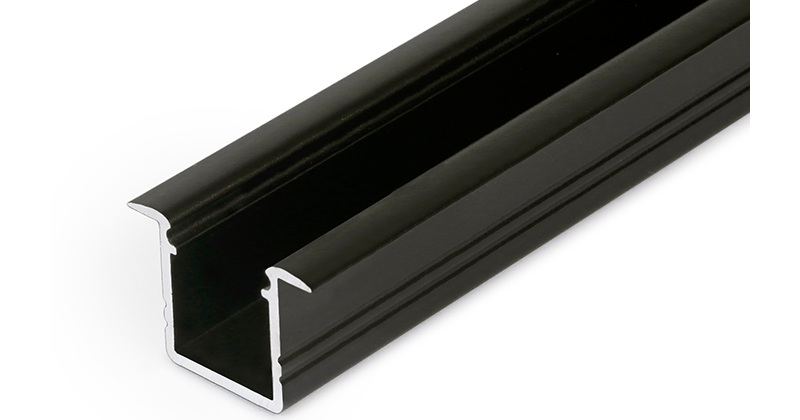 Close-up van een zwart aluminium inbouwprofiel voor ledstrips